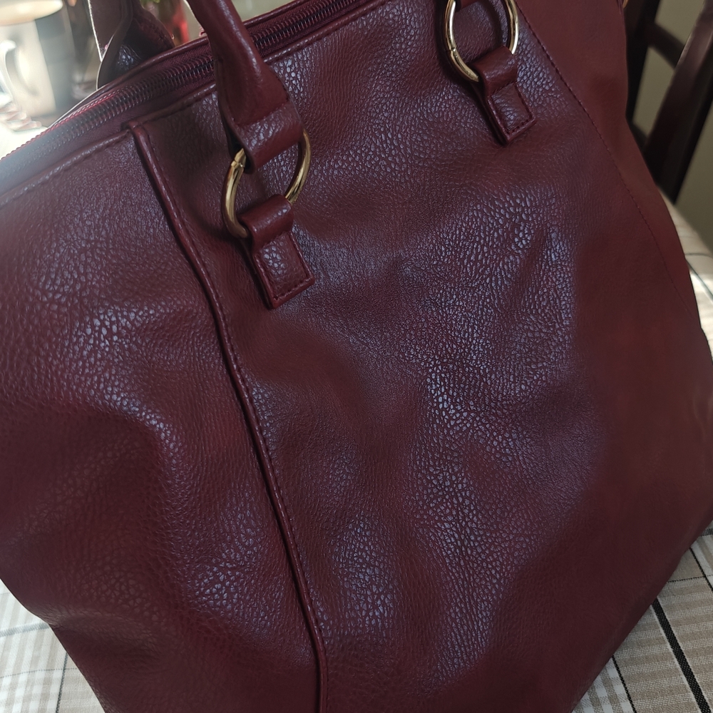 Elegant Burgundy Leather Tote Bag - Picture 6 of 16
